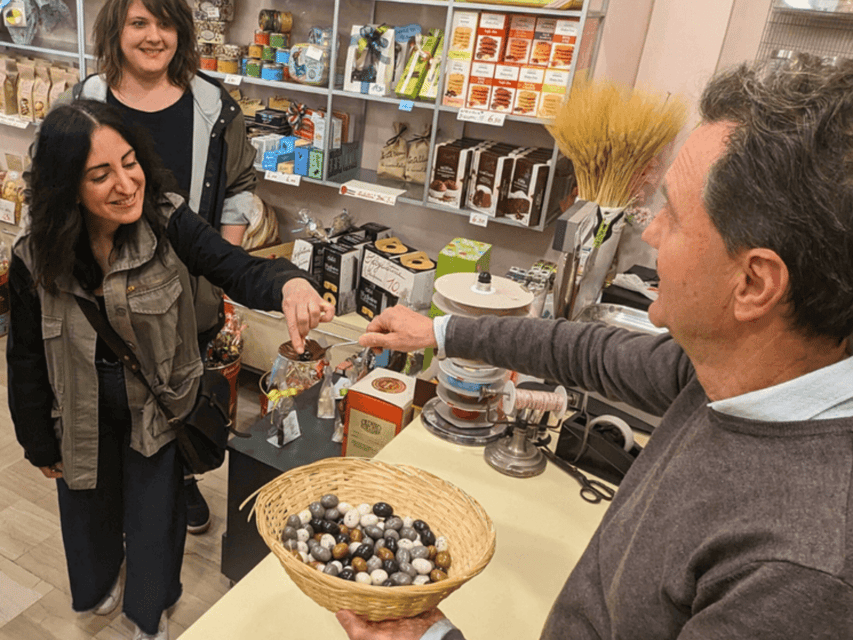 1.5 Hour Food Tour in Verona with Tastings & Sightseeing - The bruschetta and street-food pizza moment (plus the Boscaini story)