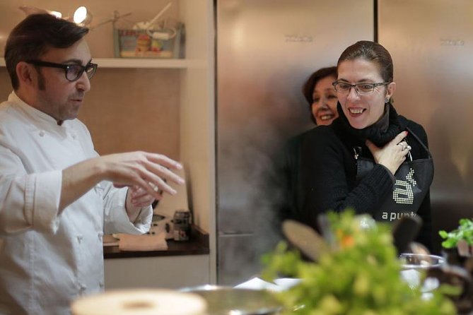 10 Tapas Cooking Class Experience in Madrid with Sangria - Your 2.5-Hour Schedule: From Station Work to Dinner