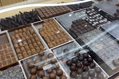 2-Hour Foodie Tour with 10 Tastings in Aix-en-Provence - Meeting Point, Timing, and the Easy Evening Pace