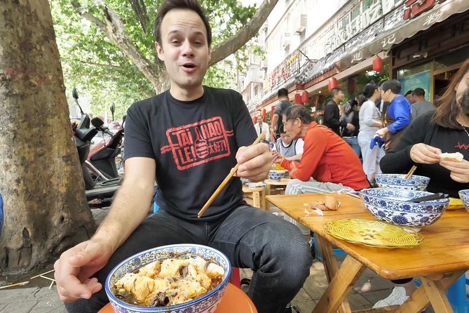 3-Hour Private Night Tour: Beijing Foodie Experience - Stop 1 in Dongsi Hutong: the alleyway intro