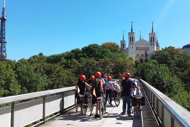 4h Complete Lyon Experience: E-Bike, Food Tasting & Old Town Walk - Place des Terreaux and the Fresque des Lyonnais: Art and Architecture Without a Museum Line