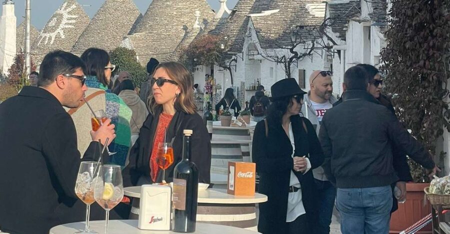 Alberobello: Walking Tour with Food Tasting and Aperitif - The walk through trulli streets: Aia Piccola and the city center flow