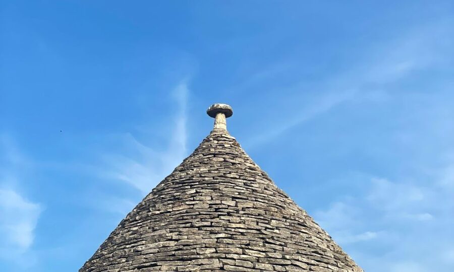 Alberobello: Walking Tour with Food Tasting and Aperitif - The aperitif stop at a local bar: how the tasting is staged
