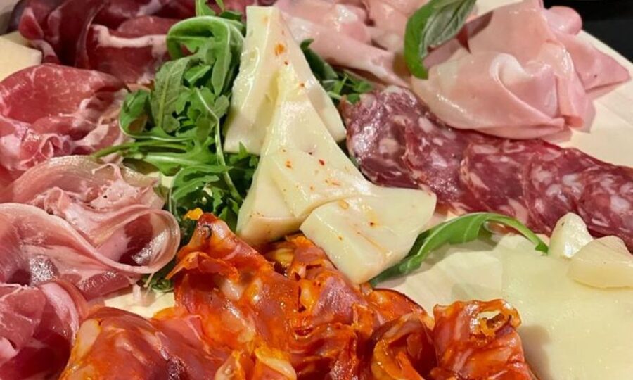 Alberobello: Walking Tour with Food Tasting and Aperitif - Cheese and wine pairings that teach you what to notice