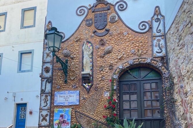 Albufeira History Walking Tour with Wine and Tapas - Finding the start: Algarve Flashback Holidays kiosk by the escalator