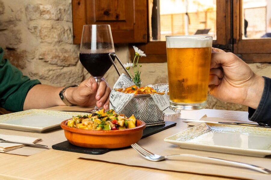 Alcudia: Self-Guided Gourmet Tapas and Wine Tour - Key things that make this tour work