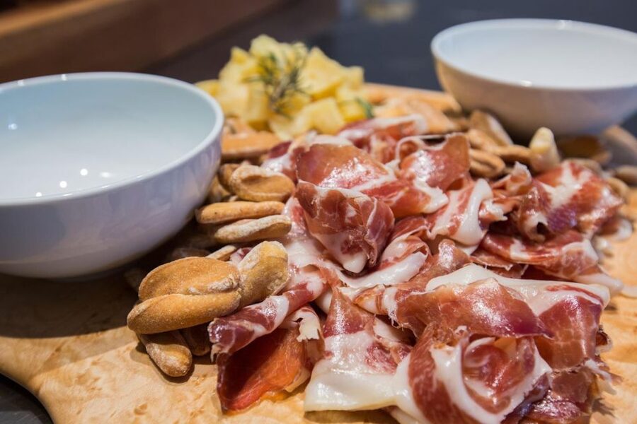 Alicante: Evening Tapas Tour - The Guide Makes It Personal: Rebecca and Alberto’s Storytelling