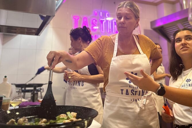 Alicante Paella Cooking Class, Tapas, Drinks and Marketplace - Tapas and Drinks: Eating While You Learn