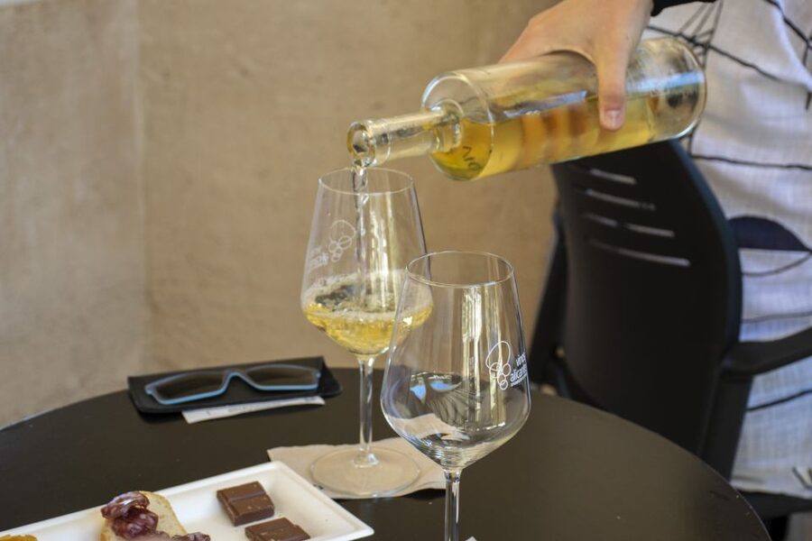 Alicante: Santa Bárbara Castle Wine Tasting & Tapas - Wine in a fortress: why Santa Bárbara makes sense
