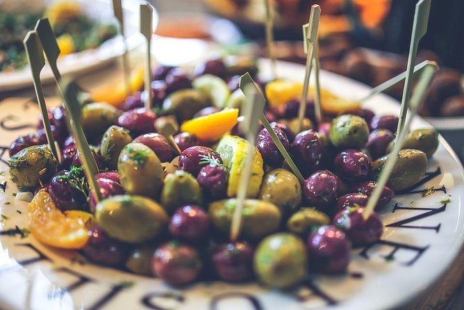 Alicante Wine Tasting and Tapas for Foodies - Size, language, and who this tour fits best