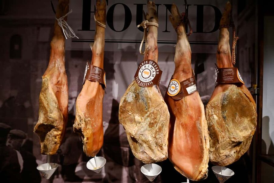 Amsterdam: 10 Tastings Guided Food Tour by UNESCO Canals - Canal tastings and a gentle 3-km stroll: tasting your way across Amsterdam
