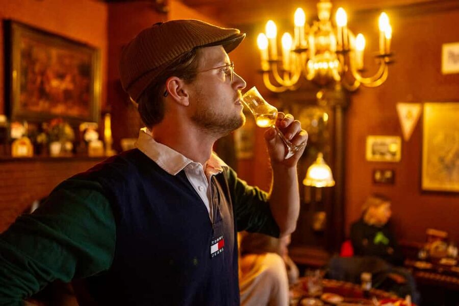 Amsterdam: Food Tour with Drinks by Spui, Canals and Jordaan - Binnenstad cheese and wine: the classic Amsterdam flavor primer