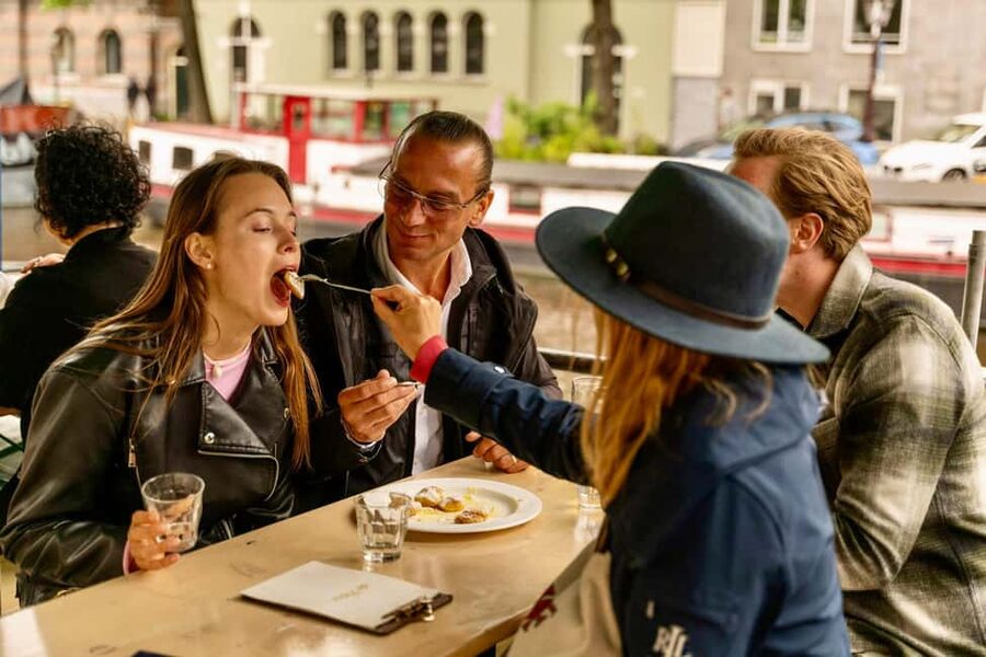 Amsterdam: Food Tour with Drinks by Spui, Canals and Jordaan - Jordaan + De Negen Straatjes: street food energy and the sweet finish