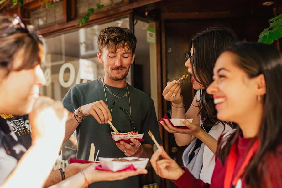 Amsterdam: Guided Cultural Food Tour in English or German - Group size, pace, and your 1.5–2 kilometer walking plan