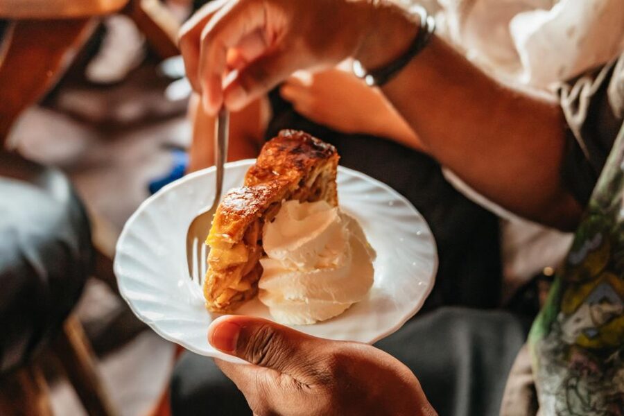 Amsterdam: Jordaan District Local Food Walking Tour - The pacing: 3 hours that don’t feel like 3 hours
