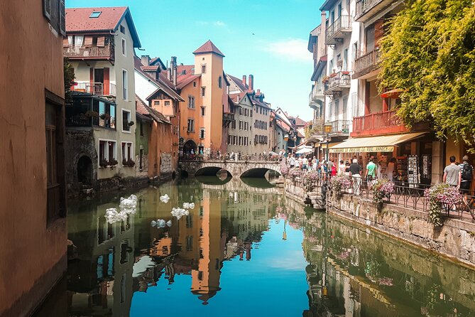 Annecy Food Tour – A Full French Meal Experience by Do Eat Better - Guide impact: when the host makes the tour