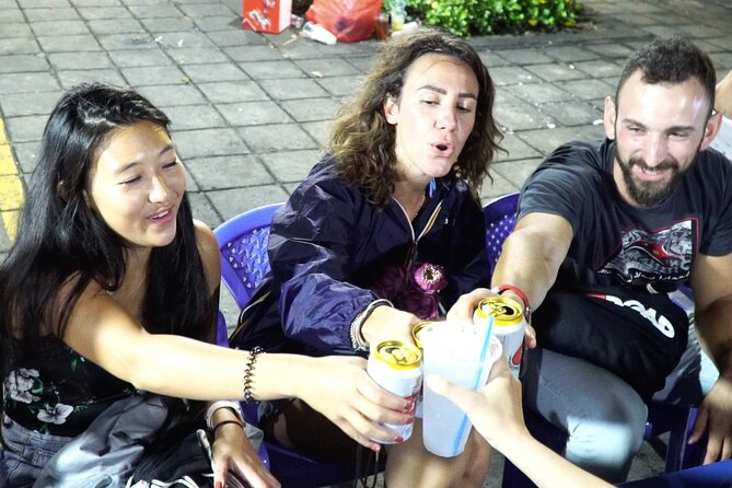 Award-winning Saigon Food Tour with GirlPower Drivers | KissTour - Stop 4: District 4 and Vĩnh Khánh Street for seafood street energy