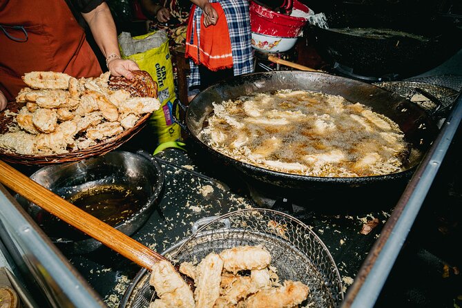 Bali Bites Food Tour with 15+ Tastings - The old-street vibe: more than just eating, you learn what you’re tasting