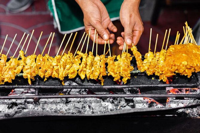 Bangkok: Backstreets Food Tour with 15+ Tastings - Getting your bearings at Shanghai Mansion Bangkok