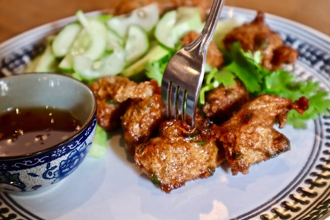 Bangkok by Night Food Tour with 10+ Tastings in Chinatown - Meeting Near Hua Lamphong: Where the Walk Starts and How to Handle It