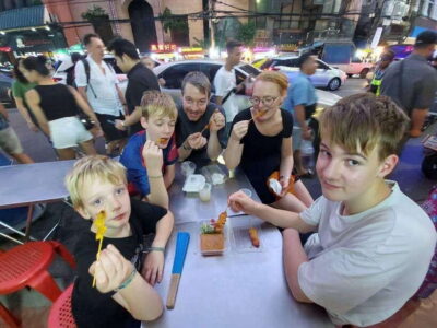 Bangkok: Chinatown Food Tour with Michelin Food Stalls - The route: from Wat Mangkon Kamalawat to The Chinatown Gate