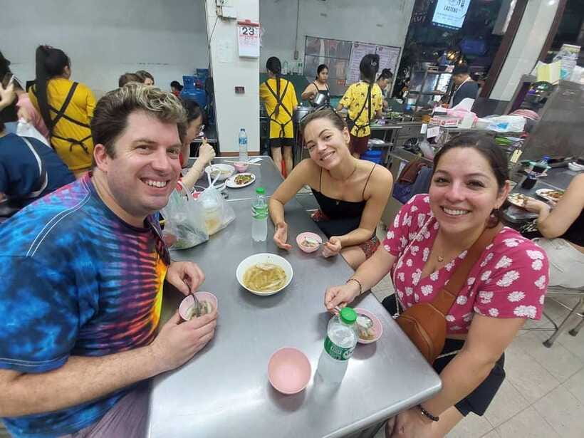 Bangkok: Chinatown Food Tour with Michelin Food Stalls - Practical tips to make your night smoother