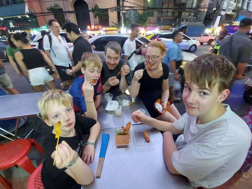 Bangkok: Chinatown Food Tour with Michelin Food Stalls - The route: from Wat Mangkon Kamalawat to The Chinatown Gate