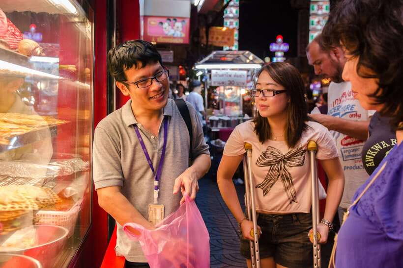 Bangkok: Chinatown Night Food Tour - Culture Between Bites: Temples, Landmarks, and Neighborhood Stories