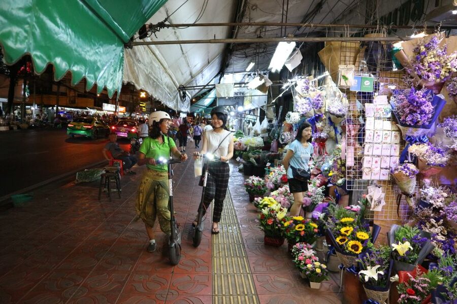 Bangkok: E-Scooter Night Tour with Local Street Food - Who this tour suits best (and who should skip)