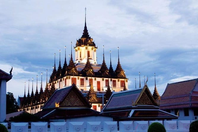 Bangkok Evening Food Tour by Tuktuk - Stop 2: Talat Noi and Tom Yum Wontons (Chinese-Thai fusion)