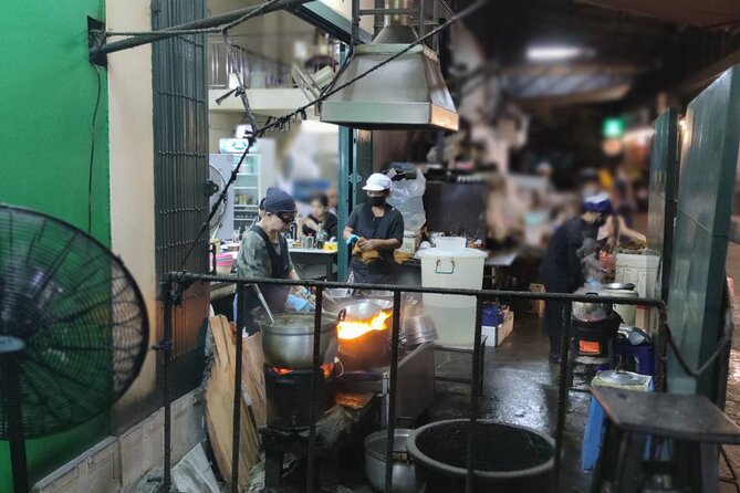 Bangkok: Michelin Guide Street Food Tour by Tuk Tuk - Rajadamnoen Avenue Sight Lines Between Bites