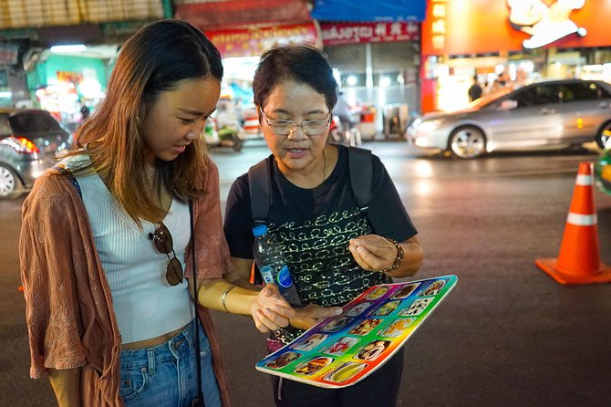 Bangkok Night Michelin Foodie Tour in Chinatown with 15+ tastings - Getting Oriented at Wat Mangkon: Your Night Starts Smooth