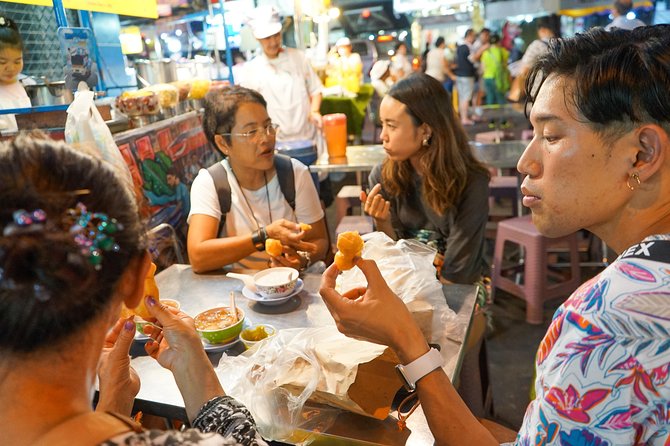 Bangkok Night Michelin Foodie Tour in Chinatown with 15+ tastings - Dessert Matters Here: Why This Tour Nudges You Past Just One Sweet