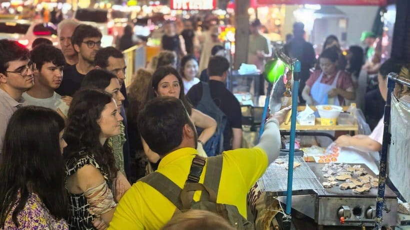 Bangkok: Street Food Tasting Tour at Night - Enter Chinatown after dark, the practical way