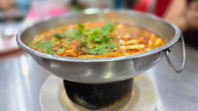 Bangkok: Street Food Tasting Tour at Night - What could trip you up: dietary limits and restricted participation