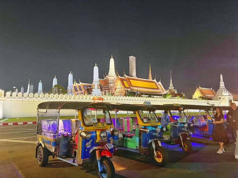 Bangkok Tuk-Tuk by Night with Chinatown Street Food Meal - Wat Arun after dark: the prangs are the star