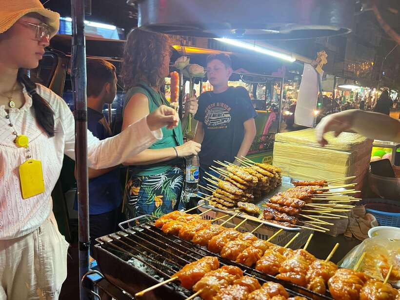 Bangkok Tuk-Tuk by Night with Chinatown Street Food Meal - Pak Khlong Talat flower market and the lotus folding lesson