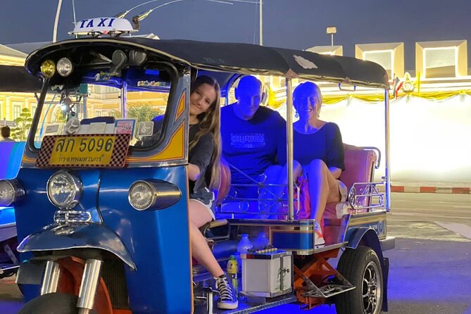 Bangkok Tuk-Tuk Tour by Night with Chinatown Street Food Meal - Meeting point and the 5:30 pm timing reality