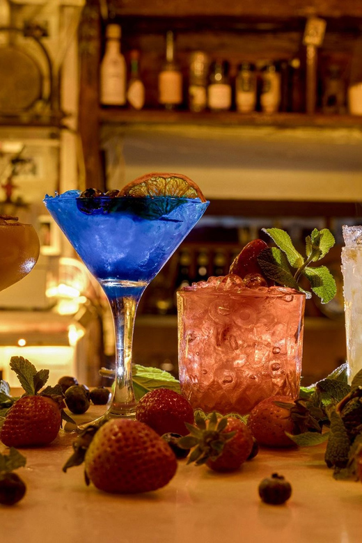 Barcelona: Cocktail Making Class with Tapas - Tapas in the gaps: a real break, not just decoration