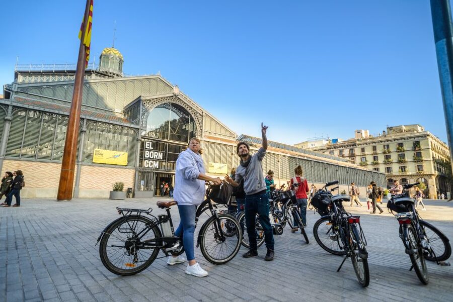 Barcelona eBike Tour with Wine and Tapas Experience - Parc de la Ciutadella: the photo stop that feels like a breather