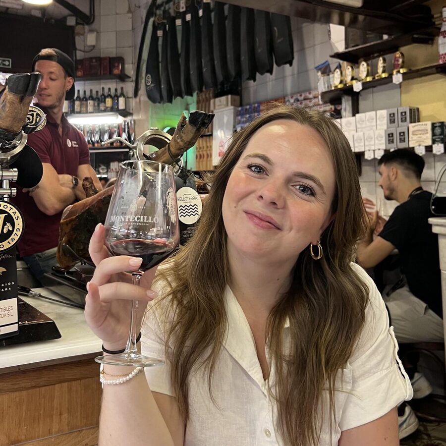 Barcelona: El Born and Gothic Quarter Wine & Tapas Bar Tour - Wine & Tapas in El Born and the Gothic Quarter: A Street-Food Date with Barcelona