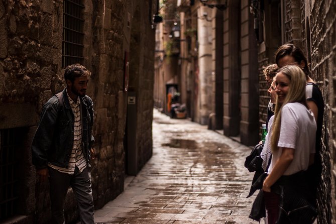 Barcelona Food Tour: Tapas, Paella, Sangria & 8+ Local Tastings - Plaça de Ramon Berenguer el Gran: Where Your Tour Starts Easy