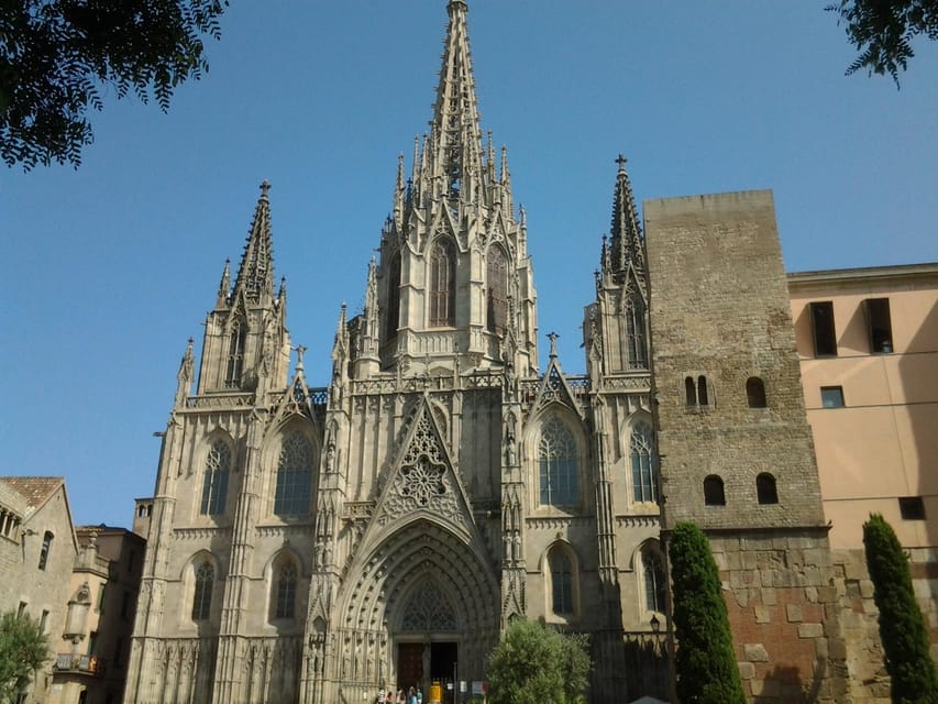 Barcelona: Gothic Quarter Legends Walking Tour with Tapas - Gothic Quarter Stops: Narrow Lanes, Roman Walls, and Architecture Clues