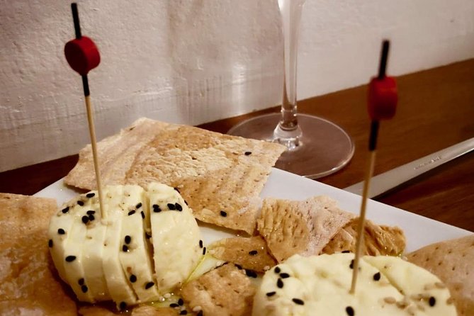 Barcelona Gothic Quarter VIP Tapas & Wine Tour - Meeting point and the 3-hour walk pace you can handle