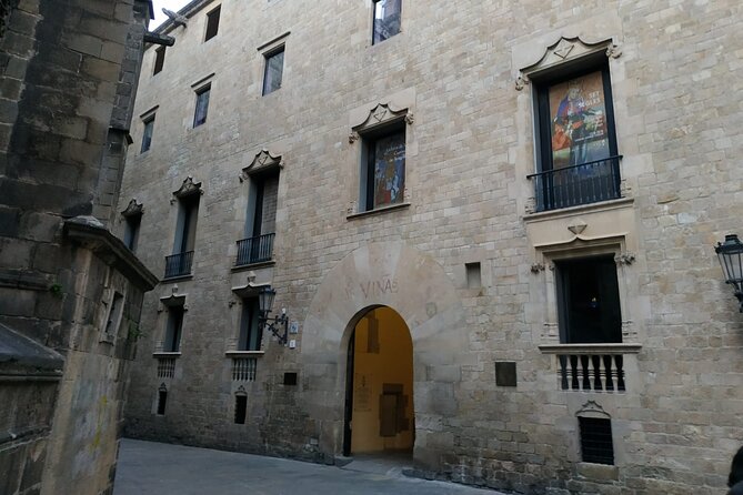 Barcelona Gothic Quarter Walking Tour with Tapas - Las Ramblas: famous street, explained in the right order