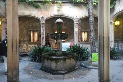 Barcelona Gothic Quarter Walking Tour with Tapas - Font de la Portaferrissa: a small fountain with big backstory