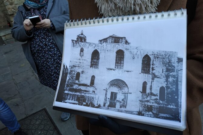 Barcelona Gothic Quarter Walking Tour with Tapas - Plaça de Sant Jaume: where politics meets ancient planning
