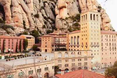 Barcelona : Gothic, Tapas, Churros & Vermouth - The walk through the Gothic Quarter with tastings built in