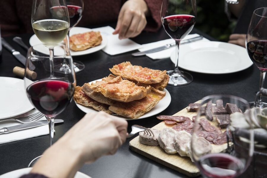 Barcelona Gourmet Food & Wine Tour with Local Expert - Guides, Group Size, and the Feel of the Night