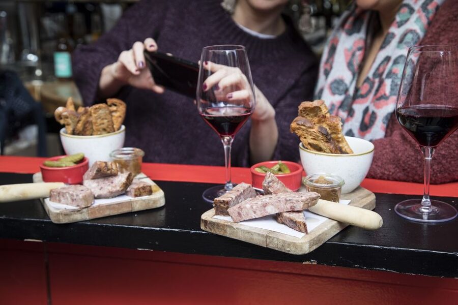 Barcelona Gourmet Food & Wine Tour with Local Expert - Stop 1 in a Taberna Setting: Four Tapas and Local Wines